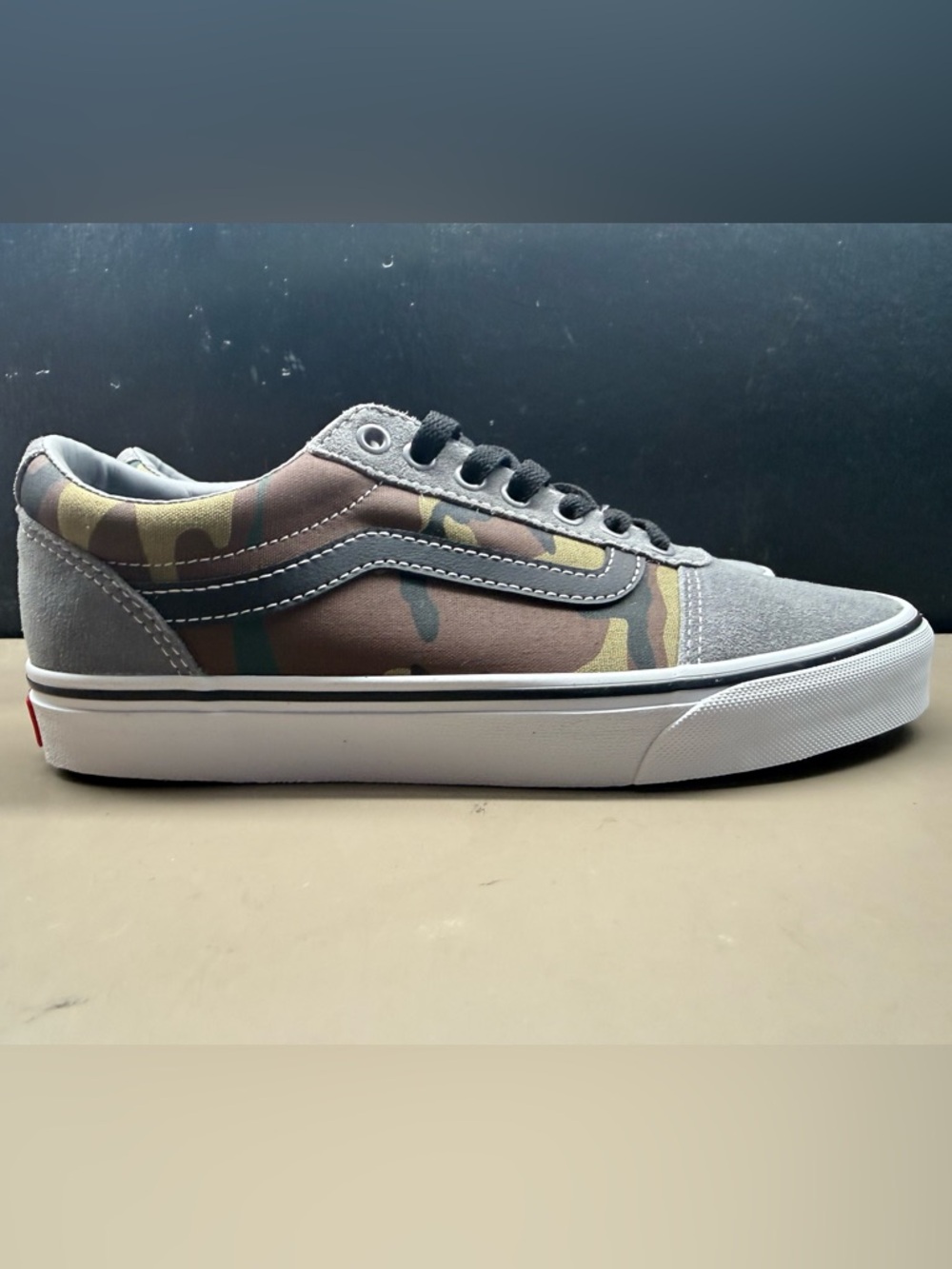 New with Box Men’s Vans Ward Mixed Camo Frost Gray Suede White Canvas Men 7.5.